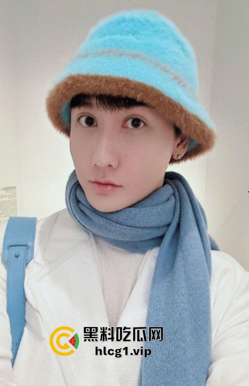 网红蛇精男刘梓晨热搜酒店激情视频曝光，与美女比拼叫床，塌房事件真相大白！-6