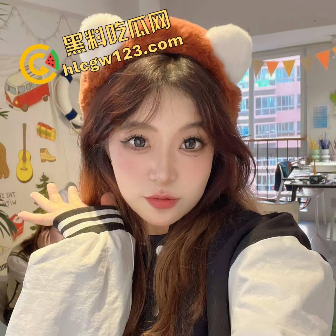 浓精当晚宴，苏州【jenny】靠口技拿下整个LV专柜，大哥轮着来她轮着吞，一个包一个射靠嘴混出圈！-1