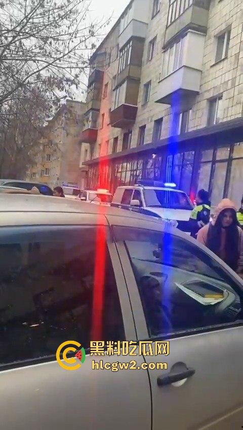 三根警棍破你的英雄梦！俄罗斯哈山外办，伊朗学生挑衅中国同学不服管教被警方制服带走-4