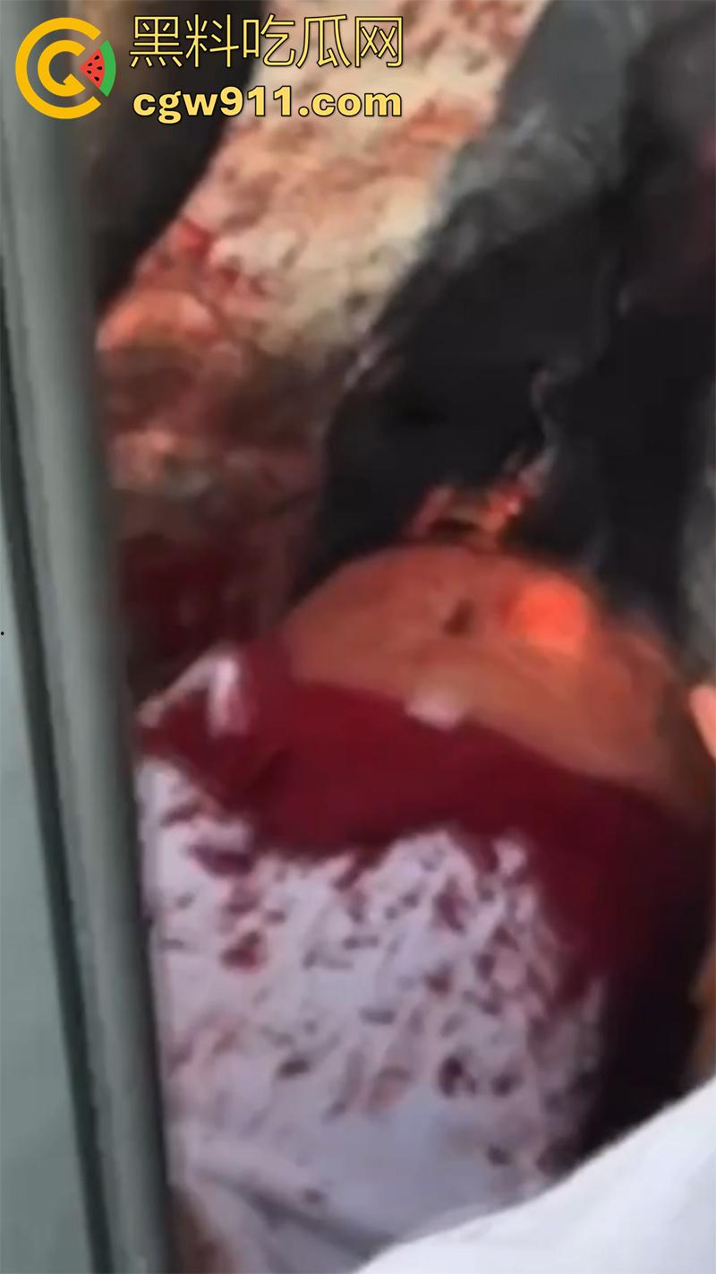 在国外最大的危险就是同胞，意大利米兰华人街，36岁华人男子早同胞砍杀，目前仍在全力抢救！-8