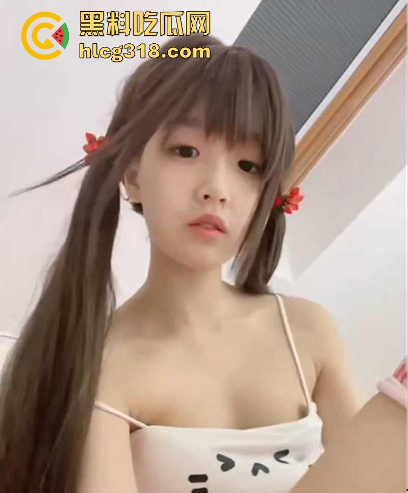 极品可爱福利姬【圆圆酱】可爱JK萝莉被金主无套后入，户外露出掰穴自慰，刺激感爆棚！-3