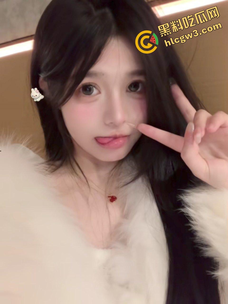 抖音青春少女清纯大奶反差网红『小m』黑丝捆绑淫字调教 Buff叠满暴操黑森林 独家曝光！-3