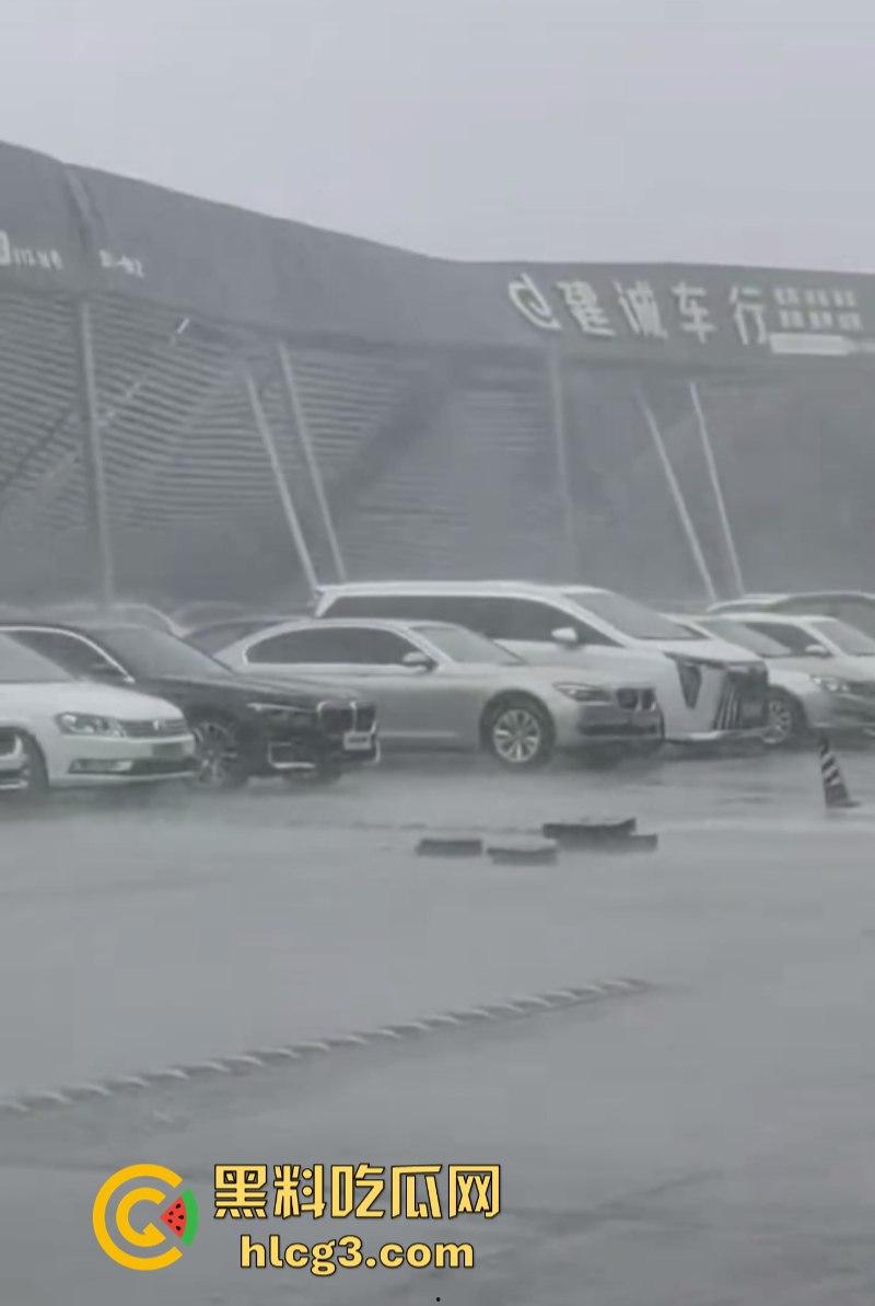 一觉醒来 天都塌了！宜宾市上江北二手车市场垮塌！精品车成了事故车！-2