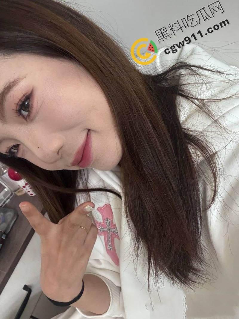 深圳女神【徐娇娇】被爆不雅视频，骚穴遭大鸡巴暴力抽插，淫荡胃口大开，荡妇行为引争议-2