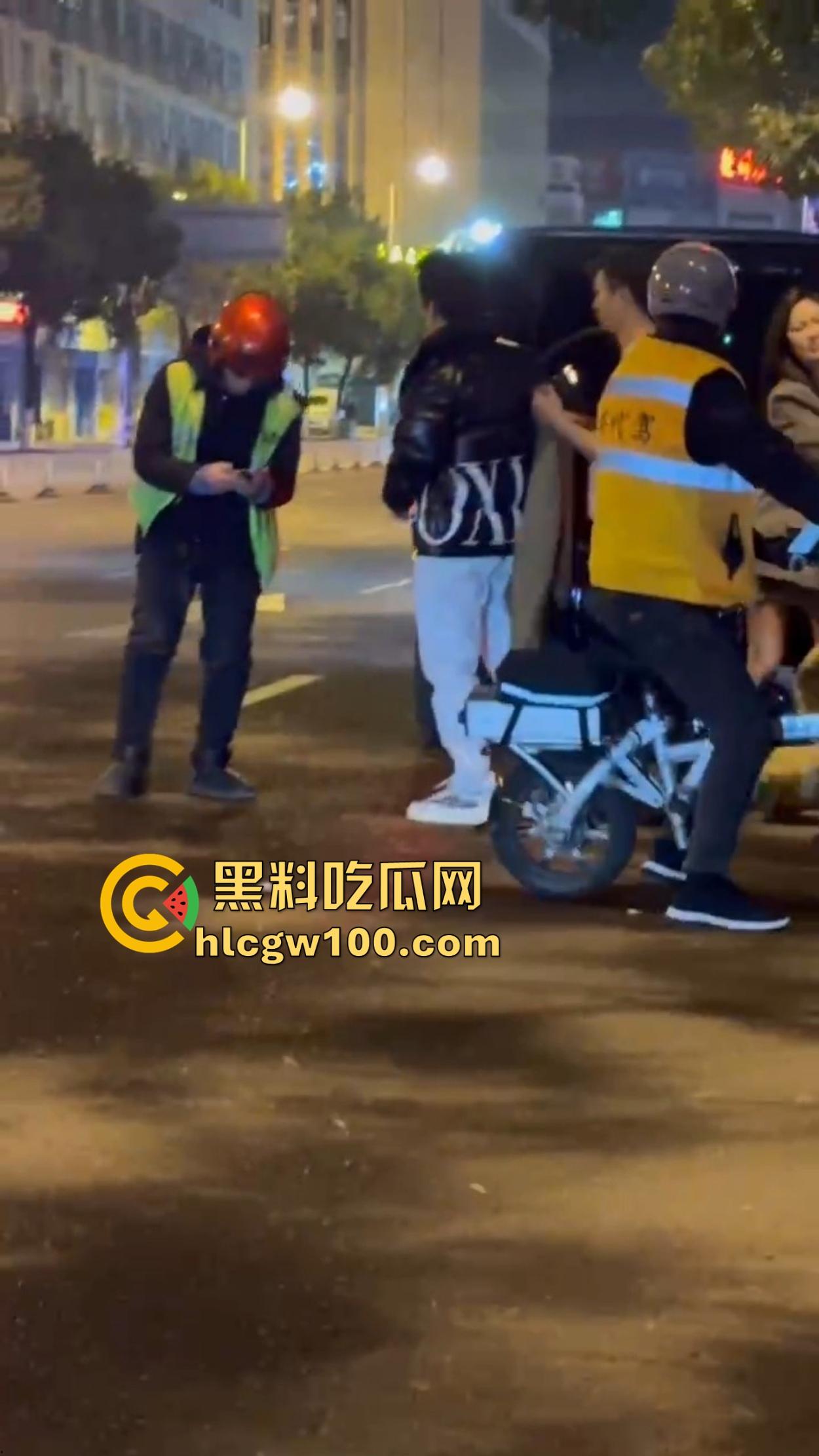 深圳街头大G车主醉汉闹事，嫌代驾收费贵，怒骂拳打不够还拿头盔爆扣，代驾被砸得怀疑人生！-3