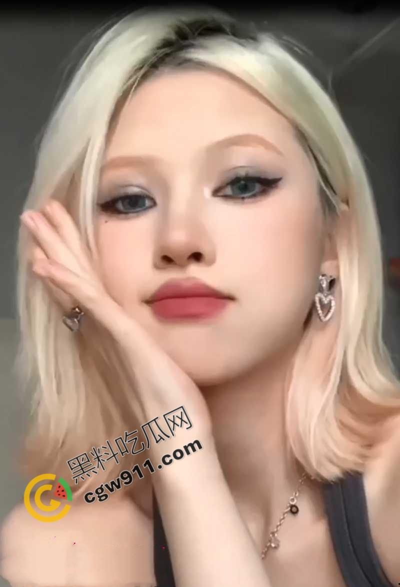 重庆洪崖洞海底捞美女领班【曲晓雯】与男友私拍流出！极品身材，无套猛干，淫叫不断，骚话羞辱彻底被玩坏！-3