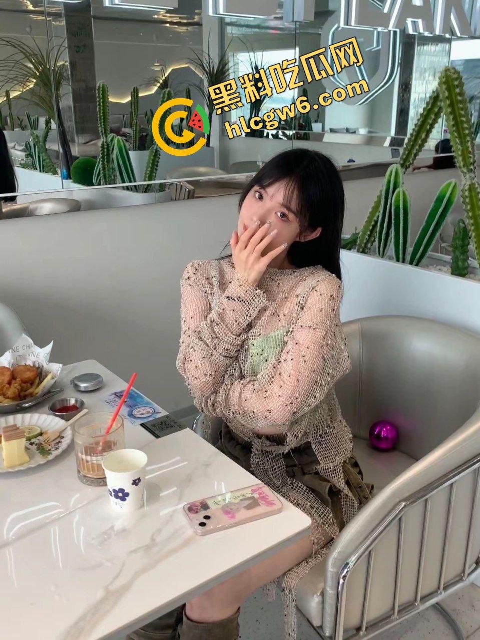 抖音爱cos的服装反差婊贱货『那由多』伺候榜一大哥猛吸睾丸 上位后插粉穴娇喘吁吁！原创独家曝光！-7