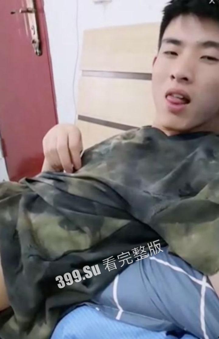 抖音网红 甘蔗来了 在家打完飞机找来兄弟干菊花搞男同性爱视频流出 飞机性爱视频 三部曲-7