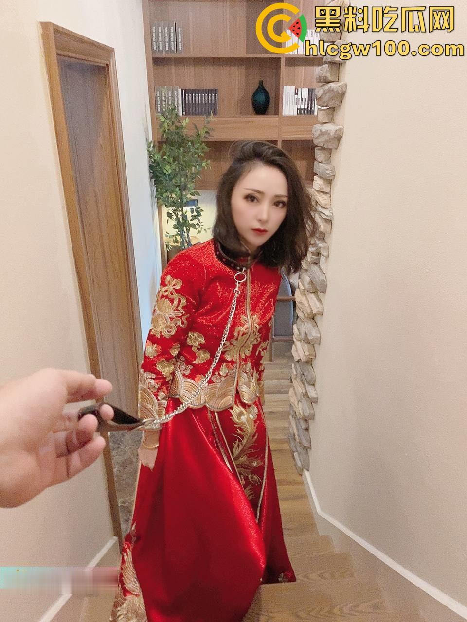 推特极品人妻【兔兔】秀禾婚纱空姐JK户外，N多主题调教母狗，闺蜜助战玩双飞185v+32p-8