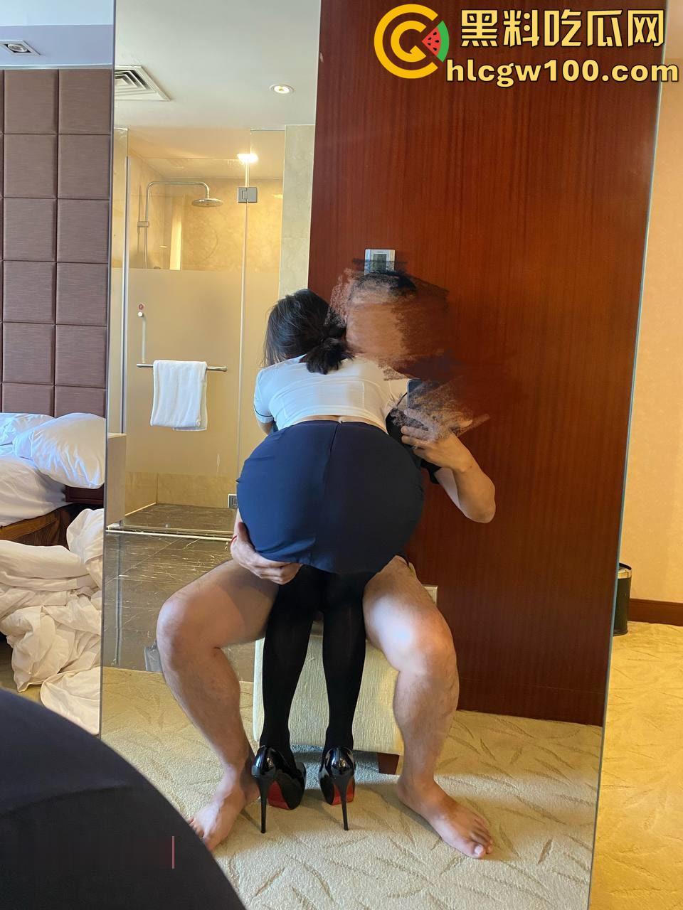 推特极品人妻【兔兔】秀禾婚纱空姐JK户外，N多主题调教母狗，闺蜜助战玩双飞185v+32p-15