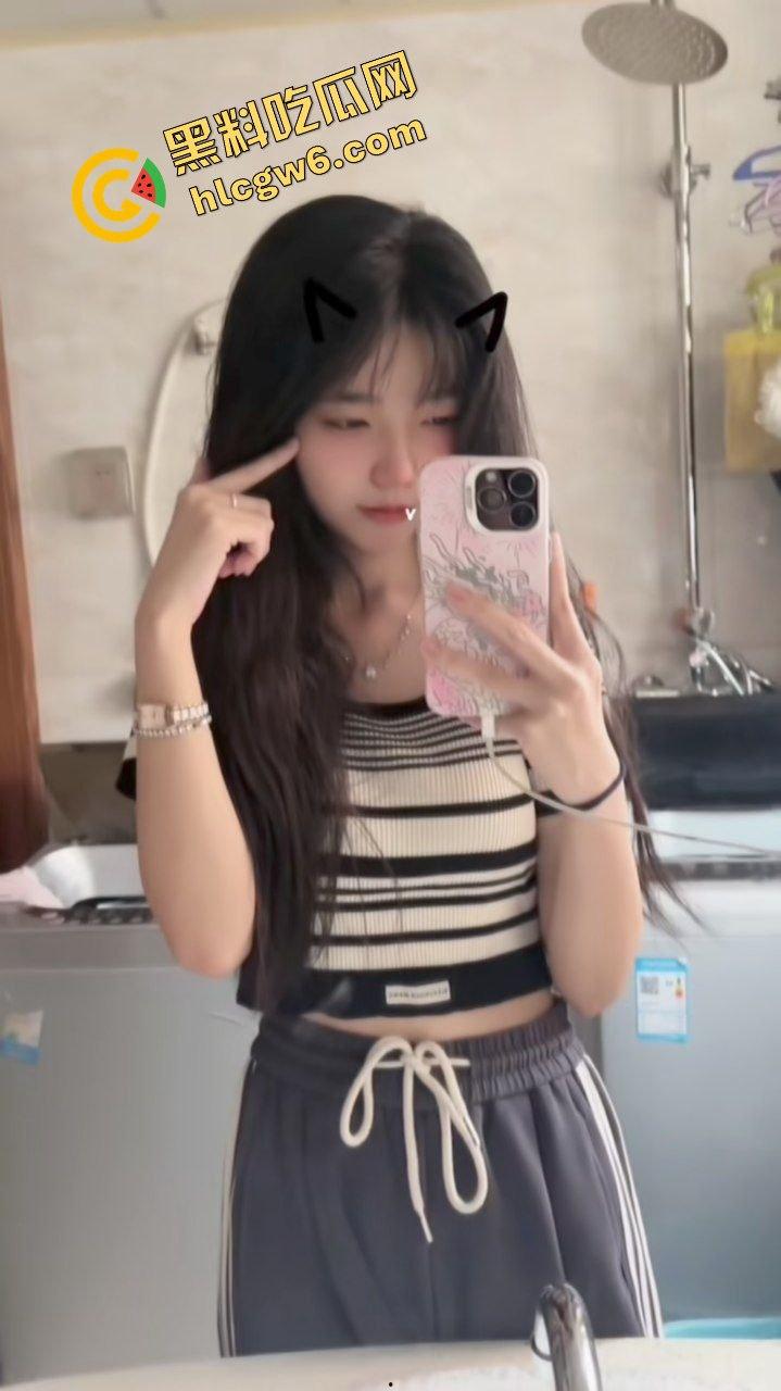 湖南邵阳学院清纯甜妹细腰炮台『戴佳怡』全自动骚臀小骚逼 主动抽插金主鸡巴！原创独家曝光流出！-2