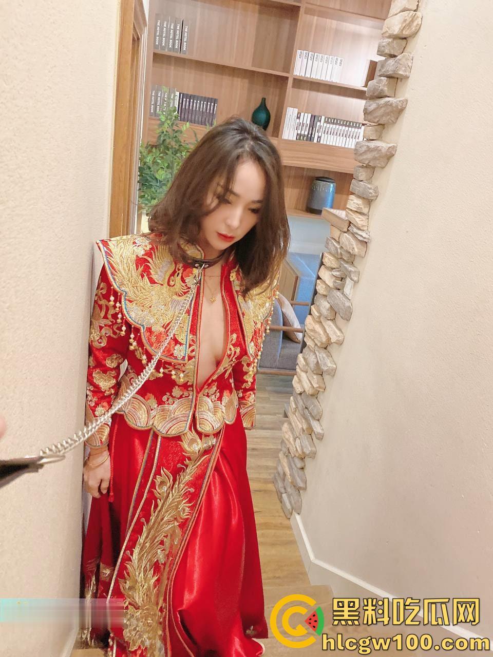 推特极品人妻【兔兔】秀禾婚纱空姐JK户外，N多主题调教母狗，闺蜜助战玩双飞185v+32p-163