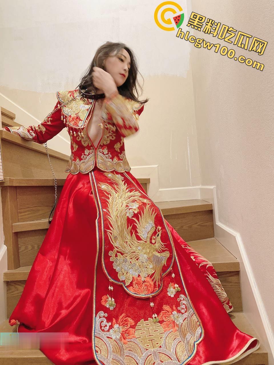 推特极品人妻【兔兔】秀禾婚纱空姐JK户外，N多主题调教母狗，闺蜜助战玩双飞185v+32p-174