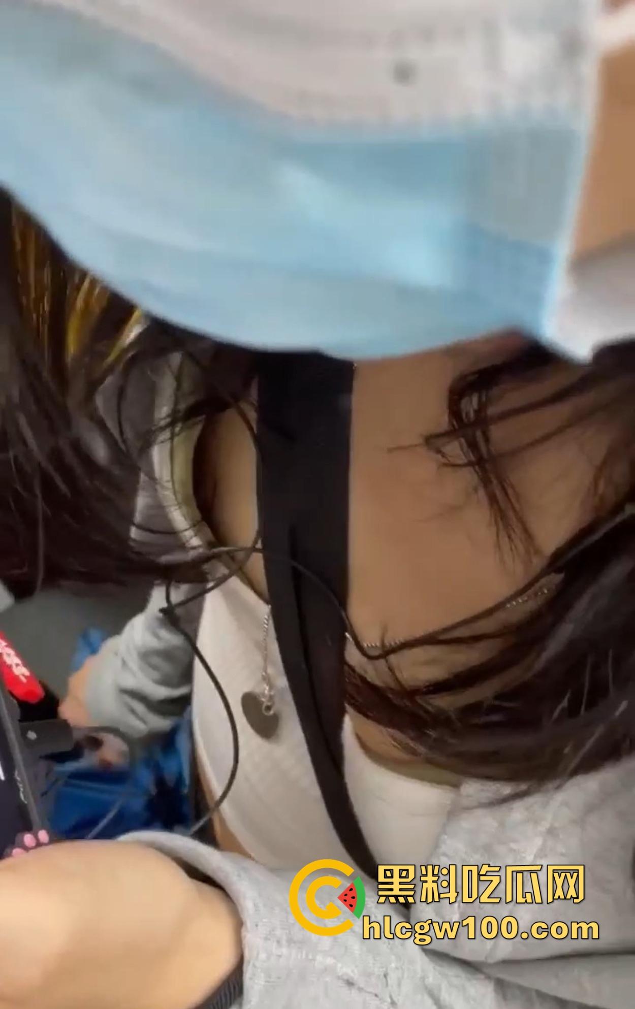 抄胸大神地铁乳房偷拍传奇出手 清纯美少女到良家人妻 短暂春光乍泄 奶子风景千姿百态 还原奶子的别样风采！-6