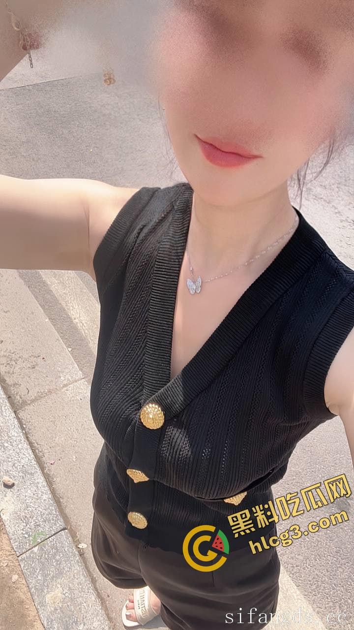 大神真实乱伦大姨子 推特『喜欢我的大姨子』各种爆操大姨子 记录多场景性爱视频流出！-8