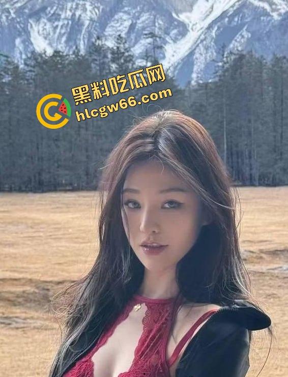 抖音网红『不要拒绝我』露馅了，御姐脸小母狗身材，不雅私拍疯传，粉嫩大奶晃得人想冲！-4