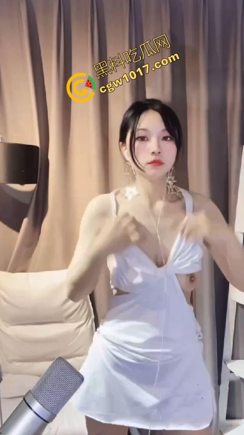 快手抖音网红最刺激走光集锦，暴露美穴美乳，惊艳贴身拍摄，性感迷离，眼力挑战，满足所有视觉欲望！-14