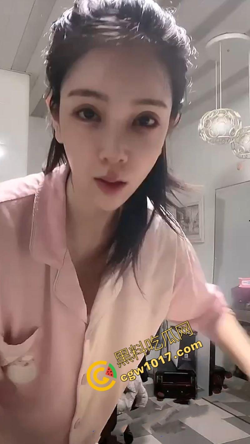 快手抖音网红最刺激走光集锦，暴露美穴美乳，惊艳贴身拍摄，性感迷离，眼力挑战，满足所有视觉欲望！-17