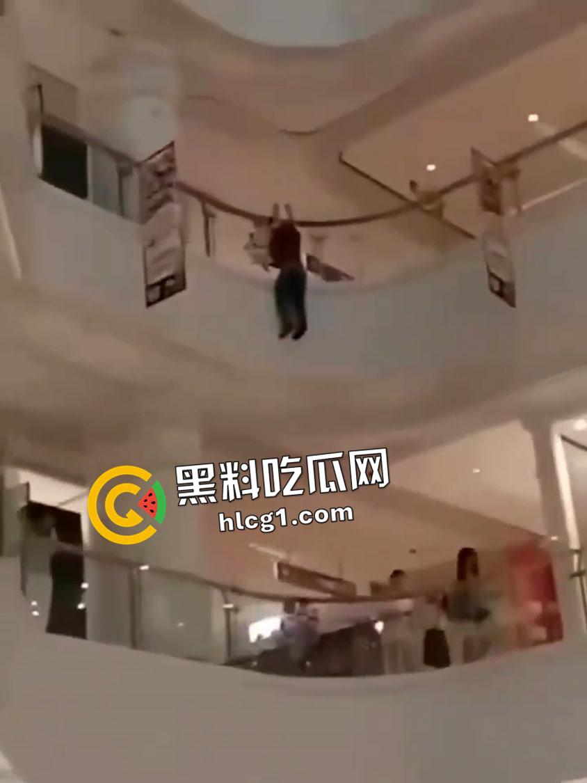 保定万博广场 三天两跳 都直接摔死  现场血腥视频流出-4