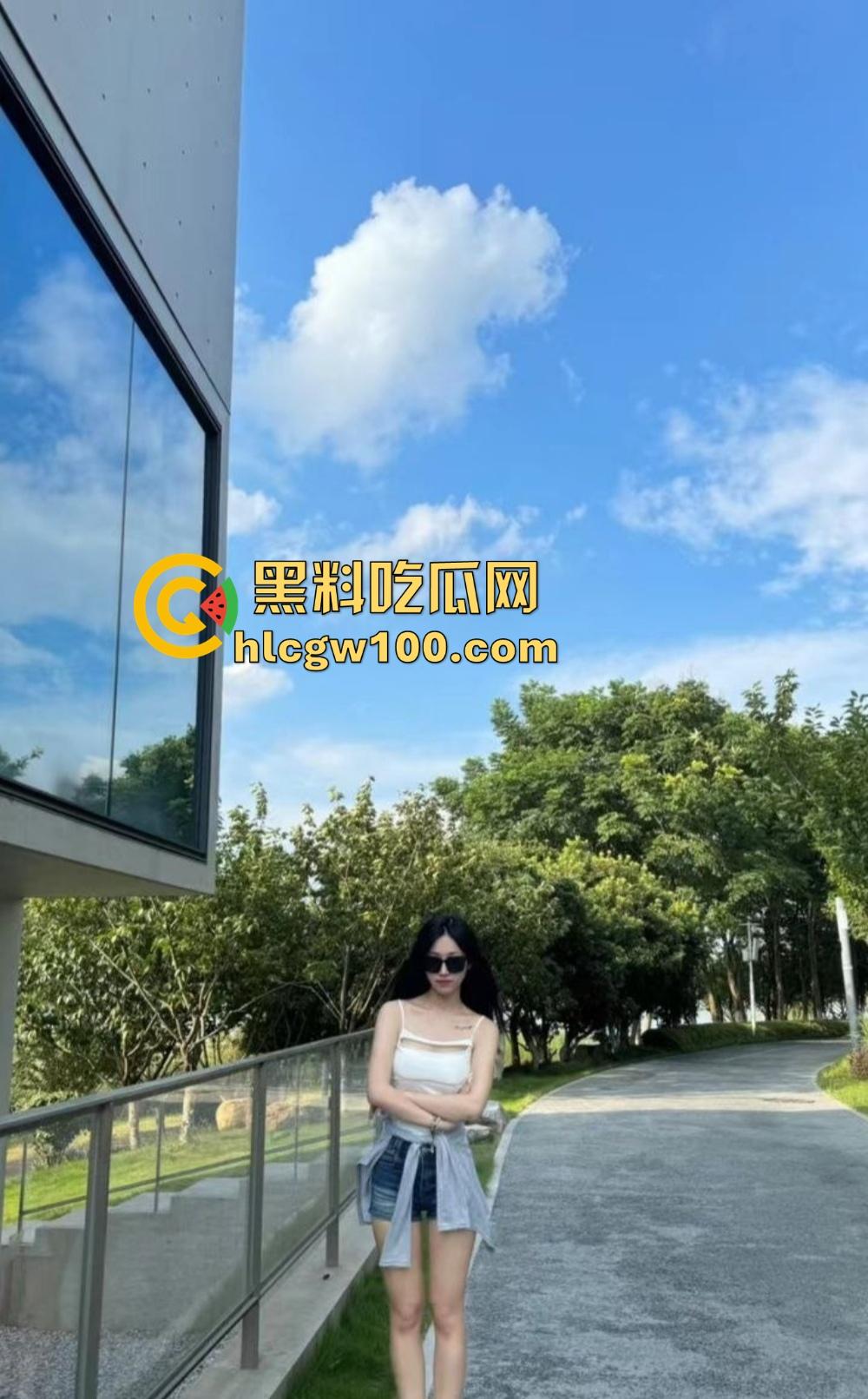 长沙女主播『冯洛涵』可纯可欲可调情 线上钓金主线下上门服务为钱疯狂  千里送逼秀腰臀技术！-9