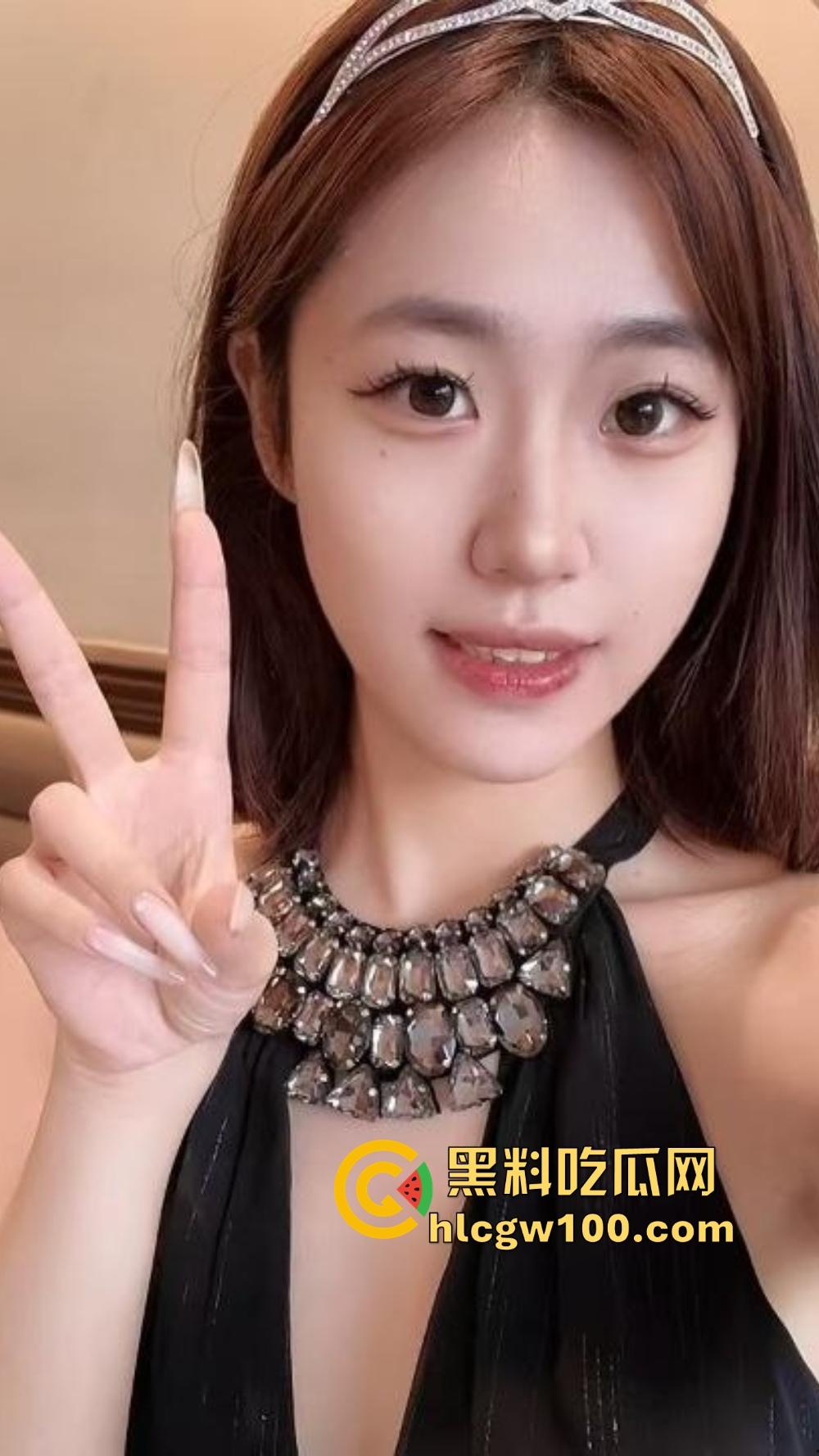 长沙女主播『冯洛涵』可纯可欲可调情 线上钓金主线下上门服务为钱疯狂  千里送逼秀腰臀技术！-19