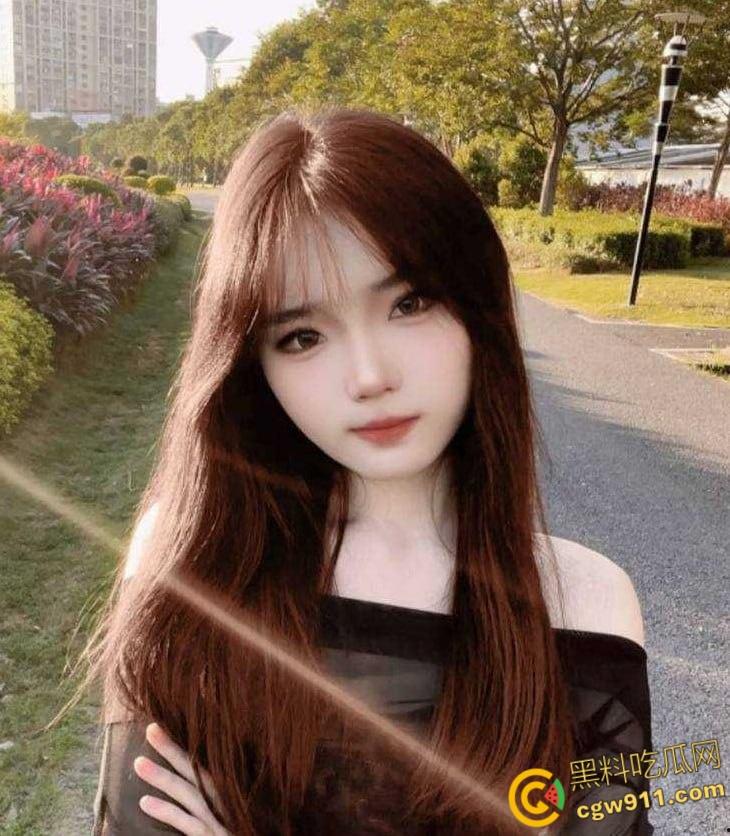 北京理工清纯嫩妹【贺钰】，清纯校花变口交女王，露脸深喉张嘴接精，镜子前翘臀后入狂抽猛插！-3