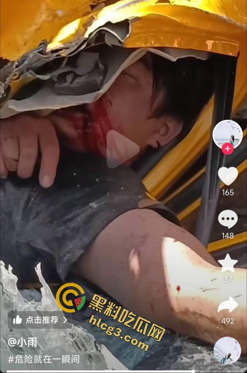 昆明西苑立交重大车祸！两车相撞一车被碾压 江铃汽车车主当场死亡-5