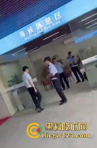 广东东源行政服务中心领导【刘伟途】与女下属车震 被丈夫当场抓奸 视频曝光连衣服都还没来得及穿！-8