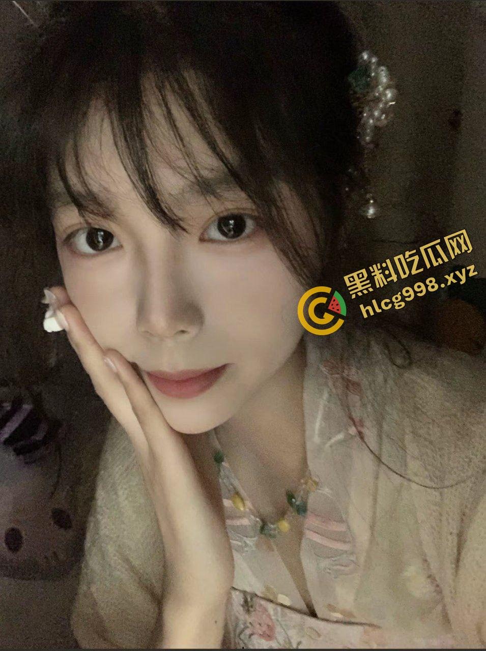 达州中医药职业学院 抖音清纯小网红『大蓉爱吃嘎嘎』线下约炮金主脱衣骚舞 站起来蹬！独家播出！-2