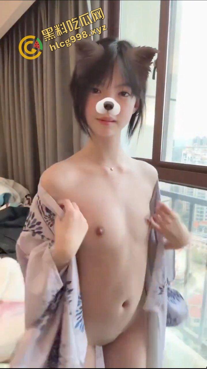 达州中医药职业学院 抖音清纯小网红『大蓉爱吃嘎嘎』线下约炮金主脱衣骚舞 站起来蹬！独家播出！-6