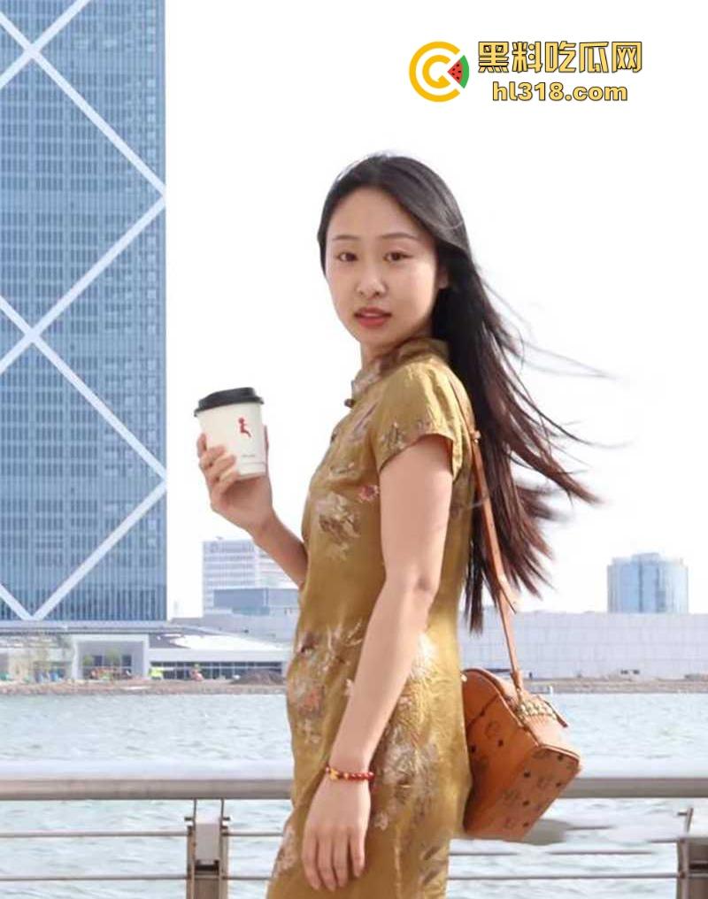 上海浦南幼儿园【林美玲】美女幼师与男友裸聊自慰视频被曝光，反差母狗性瘾巨大，骚浪无比！-3