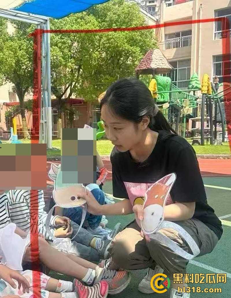 上海浦南幼儿园【林美玲】美女幼师与男友裸聊自慰视频被曝光，反差母狗性瘾巨大，骚浪无比！-7