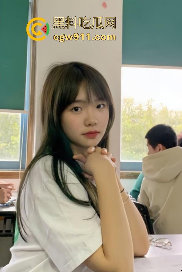 杭州师范大学【李雅楠】微胖学妹性爱视频泄露，身穿情趣护士装与男友激情狂欢，淫荡小母狗被打桩狂插玩弄！-5