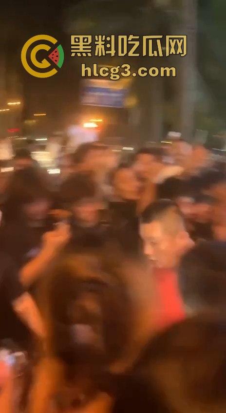 8.15海口抓嫖事件：爱赌的爸、生病的妈、上学的弟，破碎的她还有谁能帮？该管的不管，该抓的不抓！-1