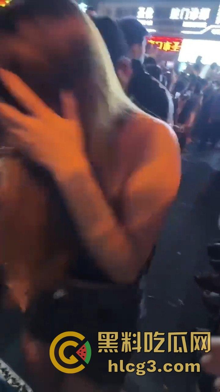 8.15海口抓嫖事件：爱赌的爸、生病的妈、上学的弟，破碎的她还有谁能帮？该管的不管，该抓的不抓！-8