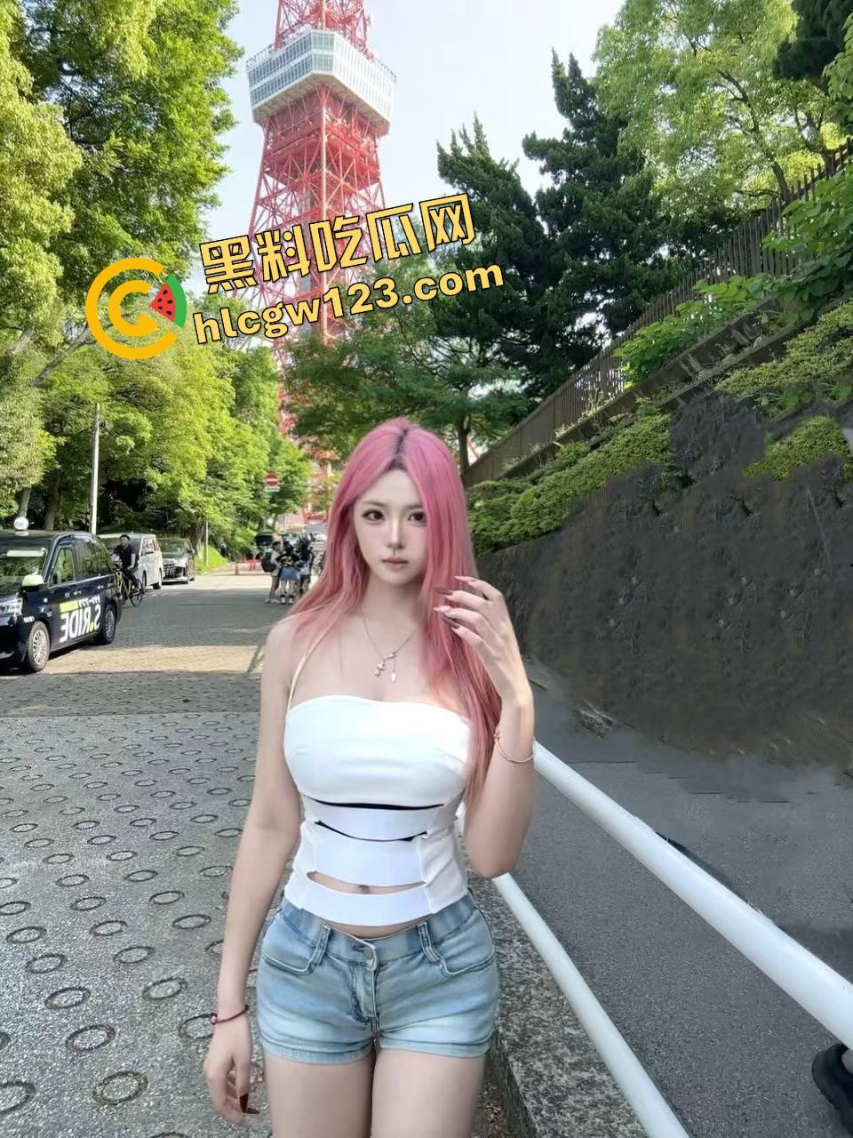 这夫妻太会玩，老婆前后开花，嘴伺候单男玩毒龙，屁股接力骑兵后入，老公只负责打光拍摄记录！-3