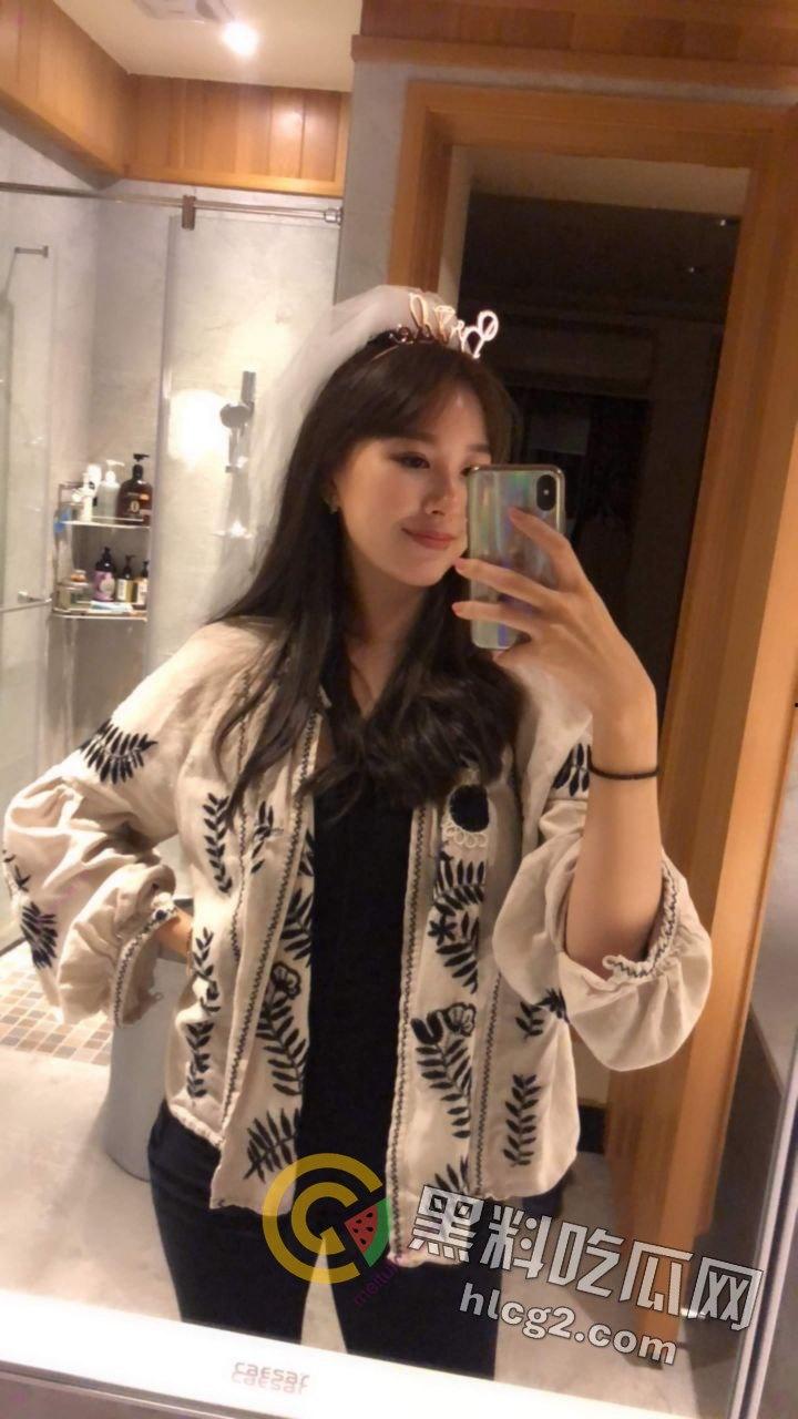 台湾新闻传播大学极品美女生活照与大尺度视频遭ICOLD外泄，床上表现让人惊叹！-1