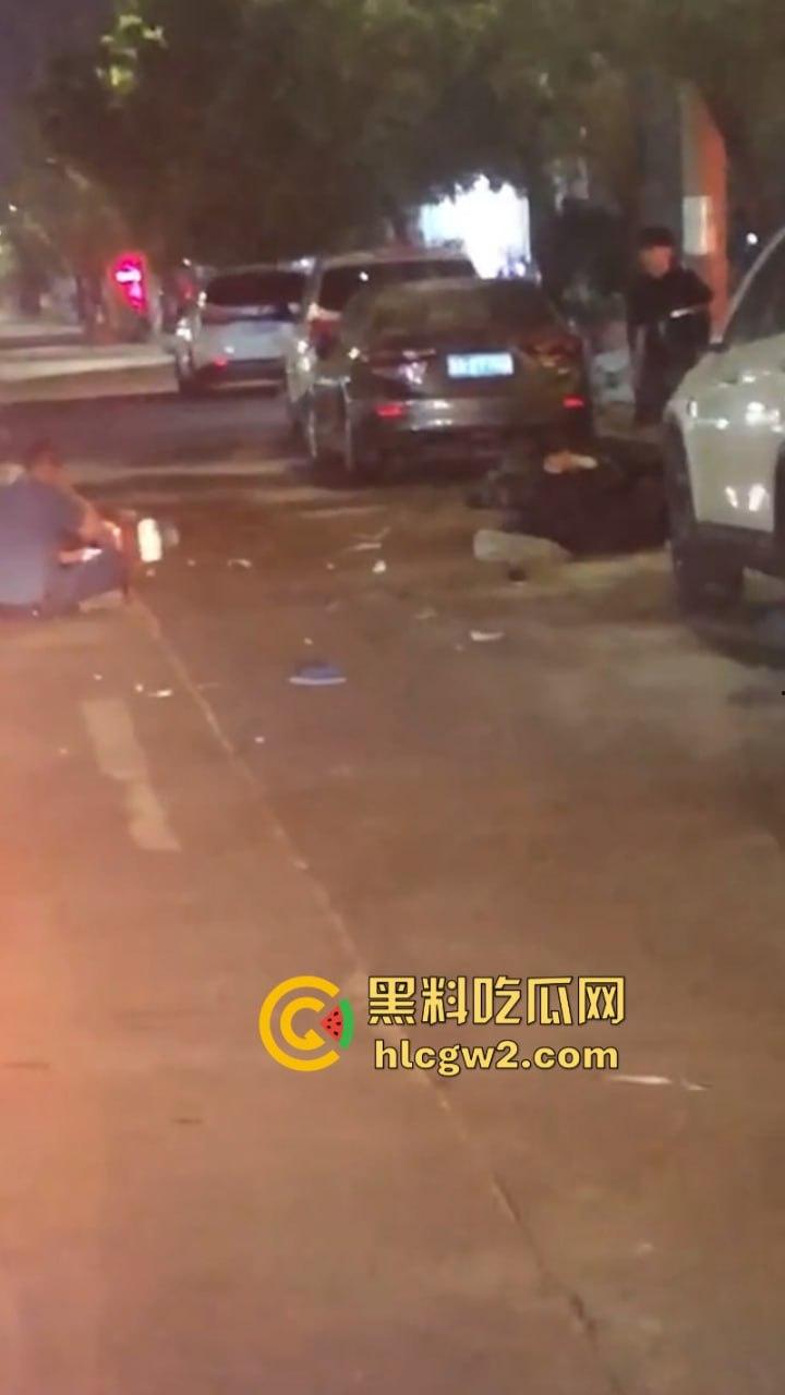 “晕倒前先把微信记录清一下！”潮汕东彩路精神小伙酒后驾摩托车狂飙酿车祸 不顾断腿先拿手机 这是有啥秘密啊？-8