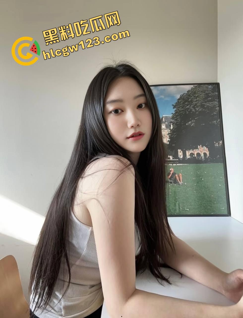 摄影是假 调教是真，上海交大学姐【陈璐】酒店私房写真拍到湿，裤子还没脱完腿就夹紧了！-1