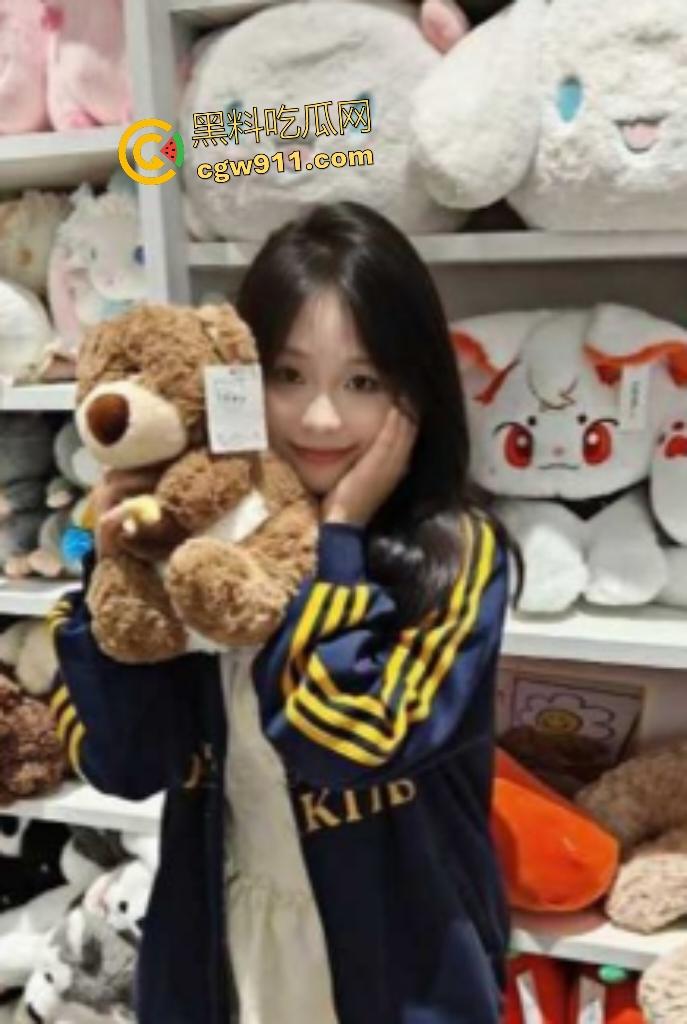 广东科技职院清纯校花【边思雨】惨遭学长调教！从纯情少女变淫荡性奴，深喉吞精，后入猛插流水！-1