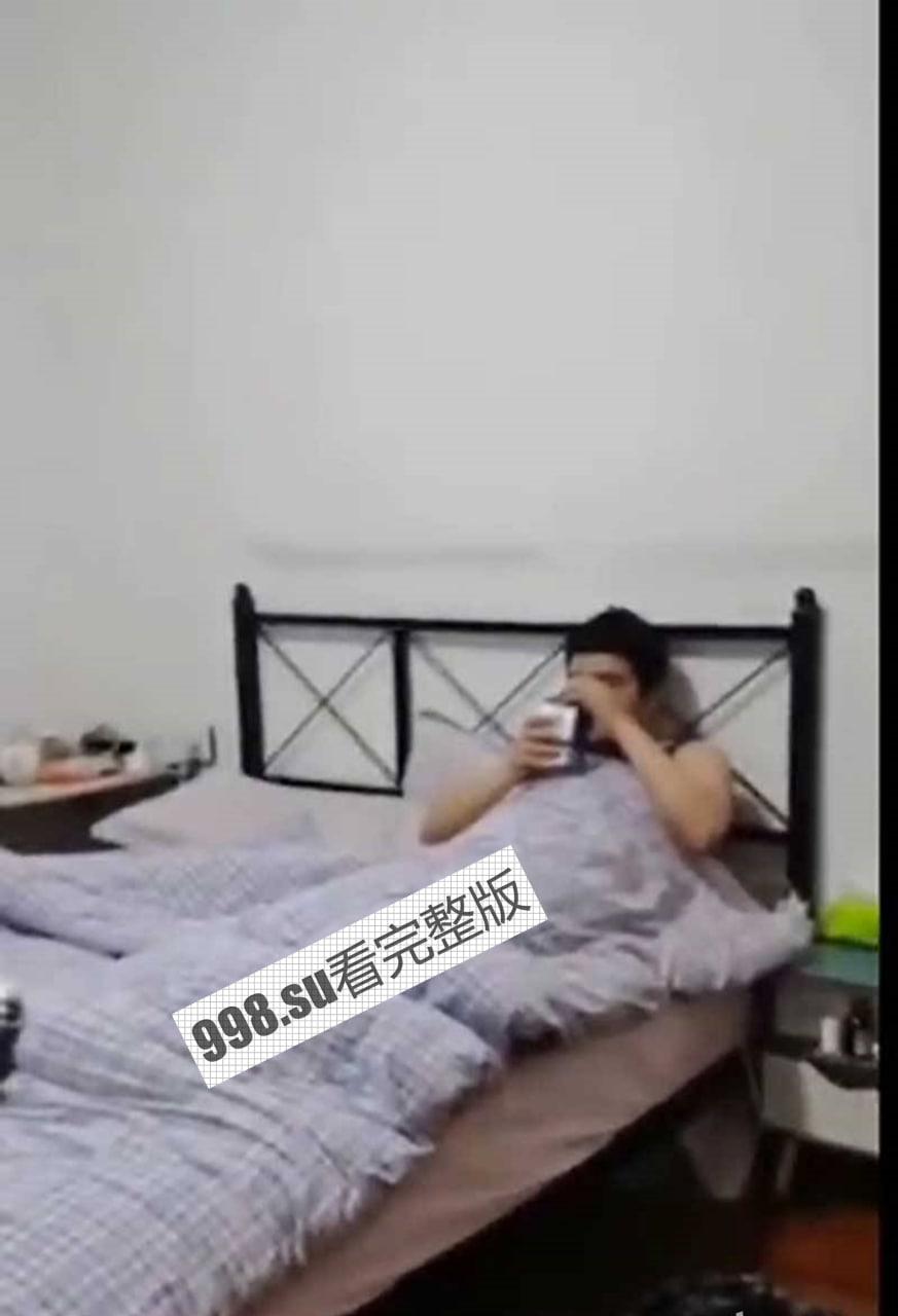 变态！曙光星城 猥琐男子偷进合租小姐姐房内居然做出这种事！被抓现行-7