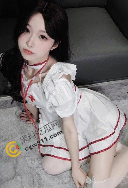 姐弟乱伦！爆乳美腿表姐失恋疯狂求欢，情趣丝袜诱惑下弟弟大战饱满肉穴被彻底征服-1