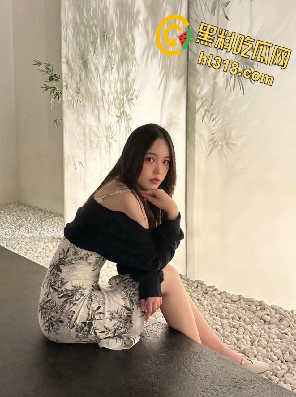 上海第二工业大学校花【张嘉懿】，靠p图美照骗男人上床，被大屌干过一次后恋恋不忘，主动发自慰视频求内射！-2