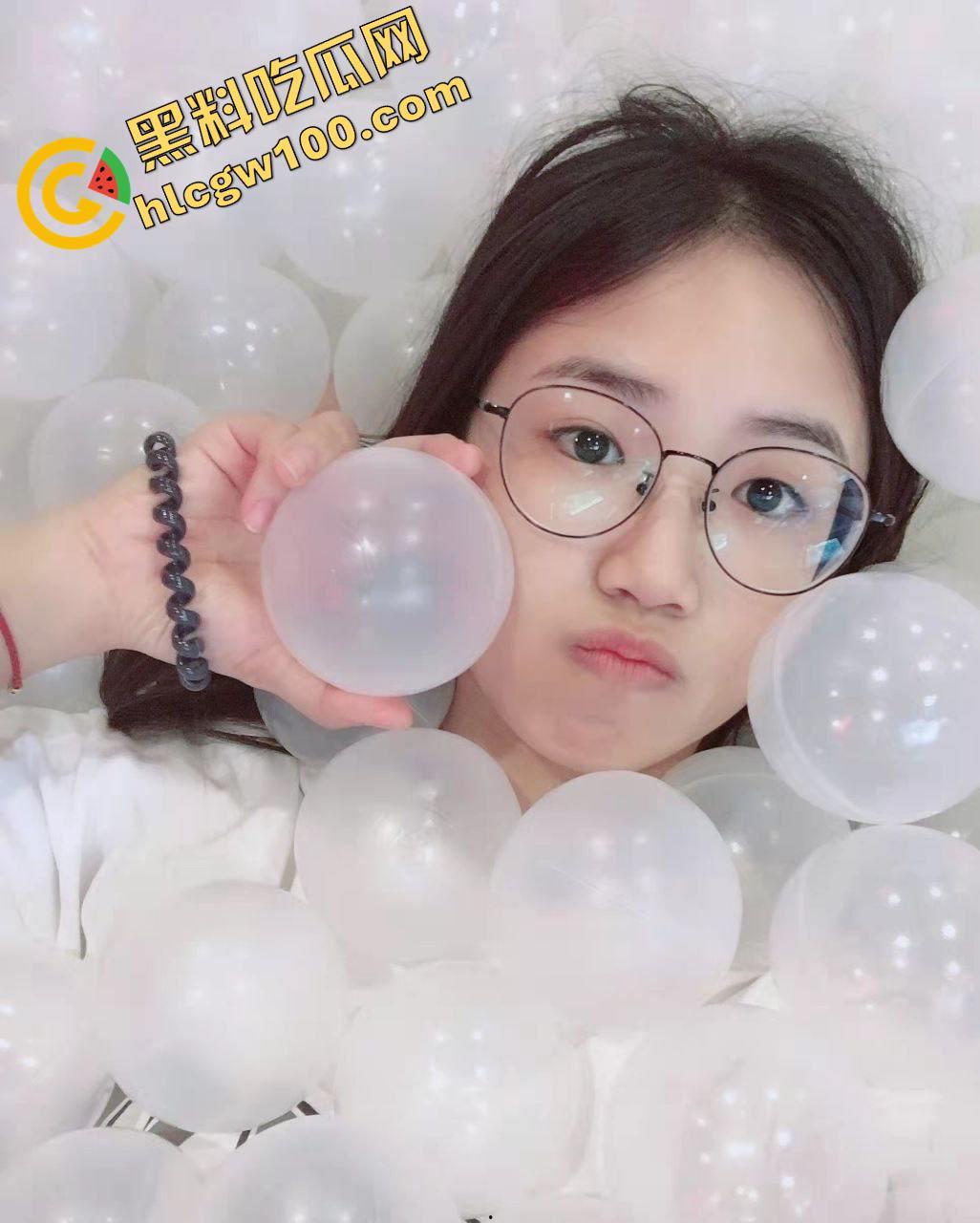 吉大高学历反差研究生【李秋月】，初经人事的她在镜头前卖力而又笨拙的展示自己的酮体-2