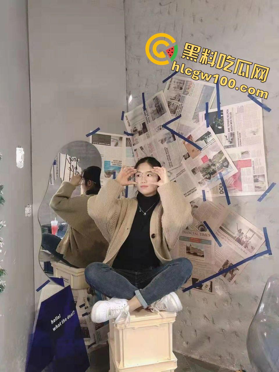 吉大高学历反差研究生【李秋月】，初经人事的她在镜头前卖力而又笨拙的展示自己的酮体-3