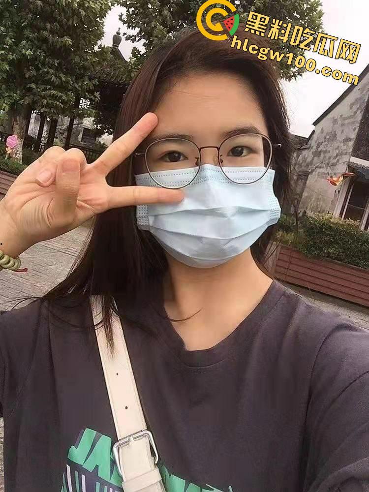 吉大高学历反差研究生【李秋月】，初经人事的她在镜头前卖力而又笨拙的展示自己的酮体-5