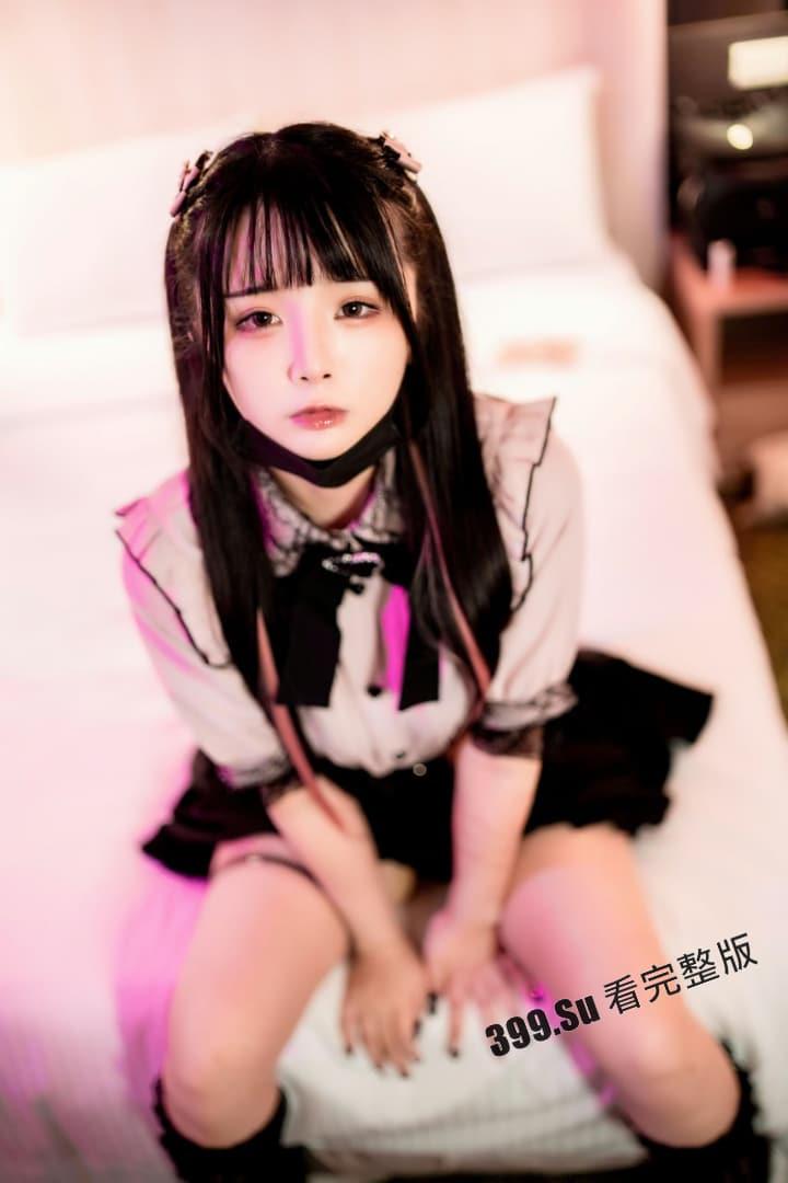 推特福利姬「落落Raku」cos极致的骚女仆 自慰户外露出  和小姐妹互相成就 被金主乖乖调教（70P私拍+40V福利视频合集）-44