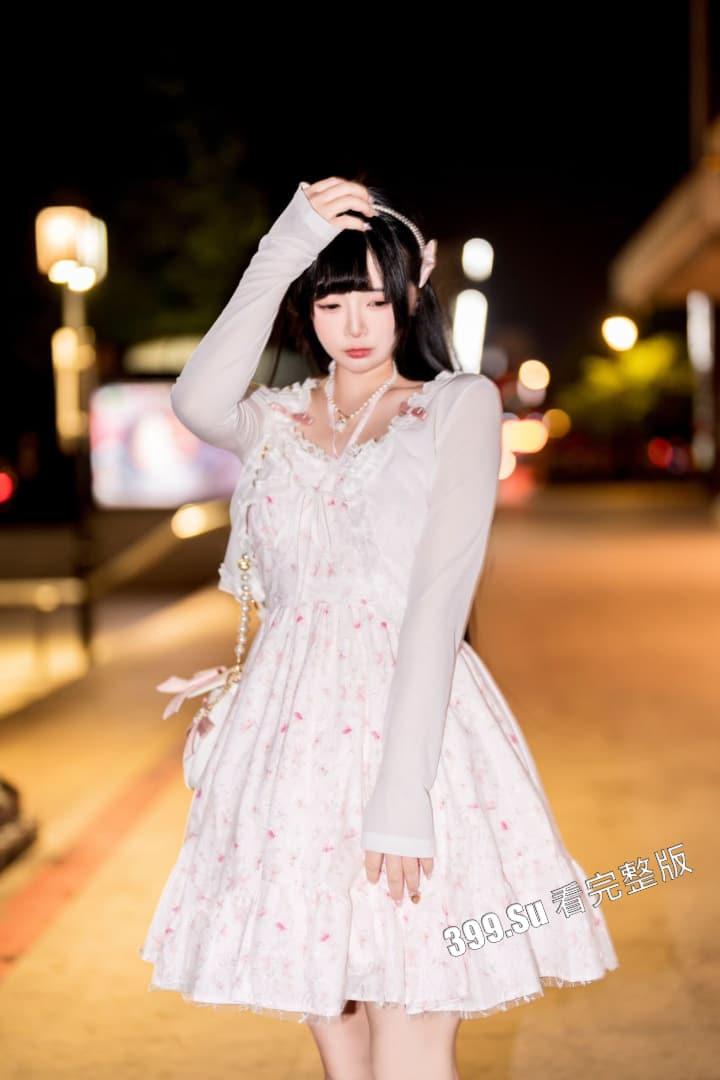 推特福利姬「落落Raku」cos极致的骚女仆 自慰户外露出  和小姐妹互相成就 被金主乖乖调教（70P私拍+40V福利视频合集）-51