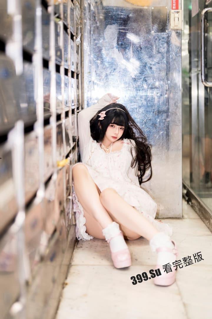 推特福利姬「落落Raku」cos极致的骚女仆 自慰户外露出  和小姐妹互相成就 被金主乖乖调教（70P私拍+40V福利视频合集）-53