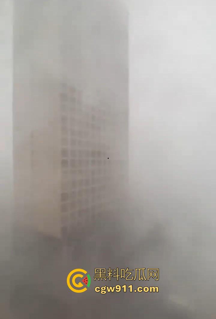 最强的超级台风【桦加沙】登陆阳江后的真实状况，到处都是被吹到的树玻璃，人类在大自然面前是多么渺小啊！-12